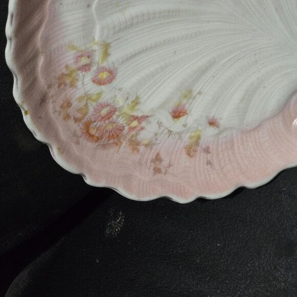 Decorative Vintage Ceramic Plate With Floral Design & Scalloped Edges - Picture 2 of 8